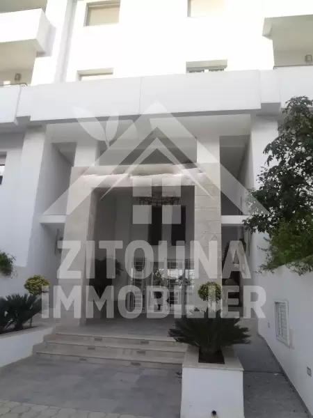 Appartement entiérement meublé