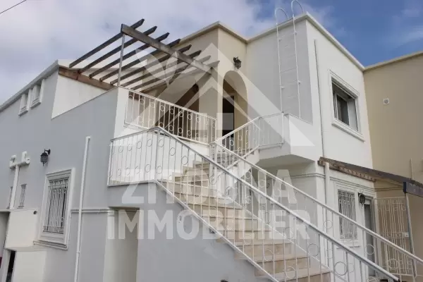 Etage de villa à louer