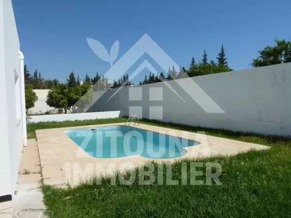 Belle villa à louer avec piscine