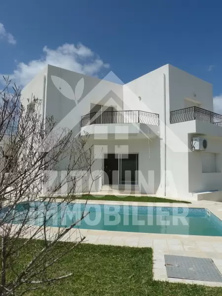 Villa à louer avec piscine