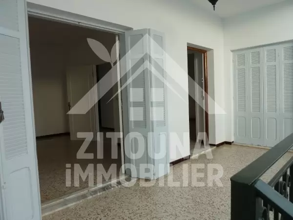 Etage de villa à louer