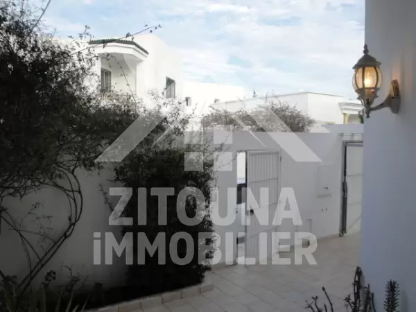 Villa semi meublée à louer Marsa
