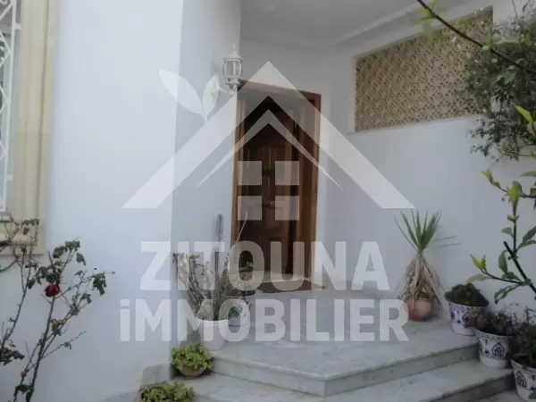 Villa semi meublée à louer Marsa