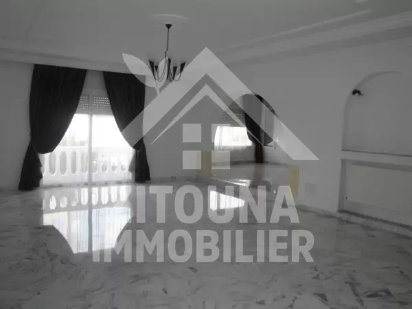 Etage de villa à louer avec piscine