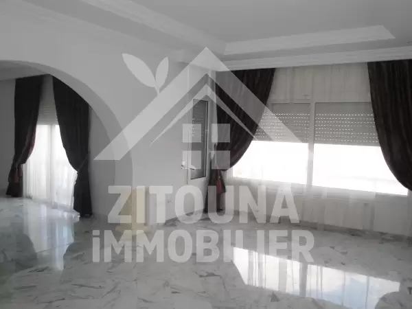 Etage de villa à louer avec piscine