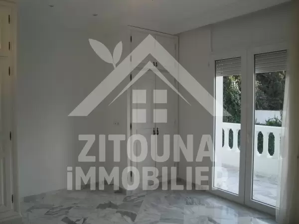 Etage de villa à louer avec piscine