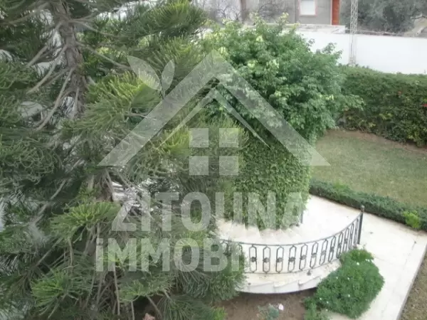Belle villa à louer à la soukra
