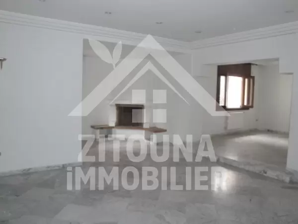 Belle villa à louer à la soukra