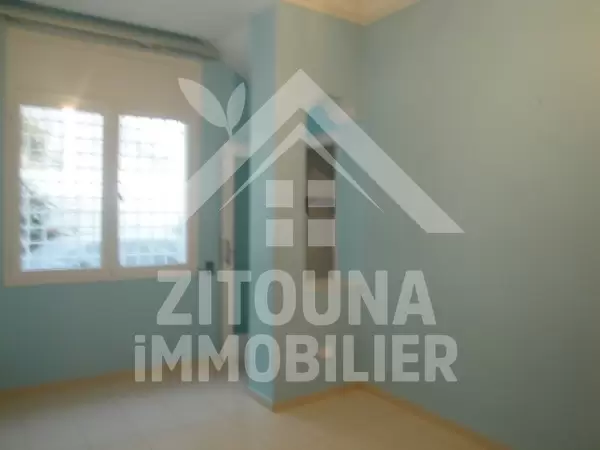 Rez de chaussée de villa avec piscine