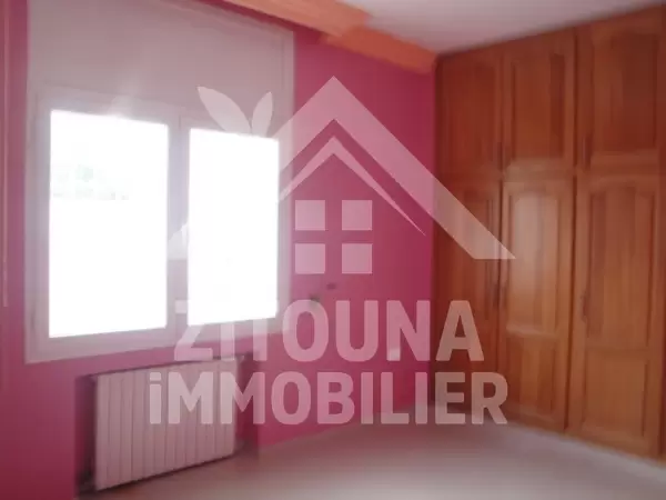 Rez de chaussée de villa avec piscine