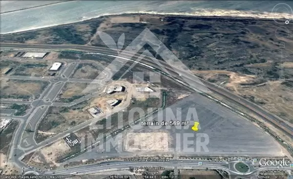 Terrain à vendre R+2 COS 40% CUF 90%