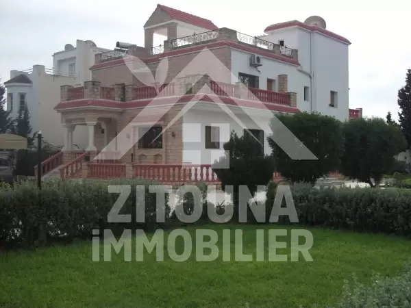 Villa à Vendre à La Soukra