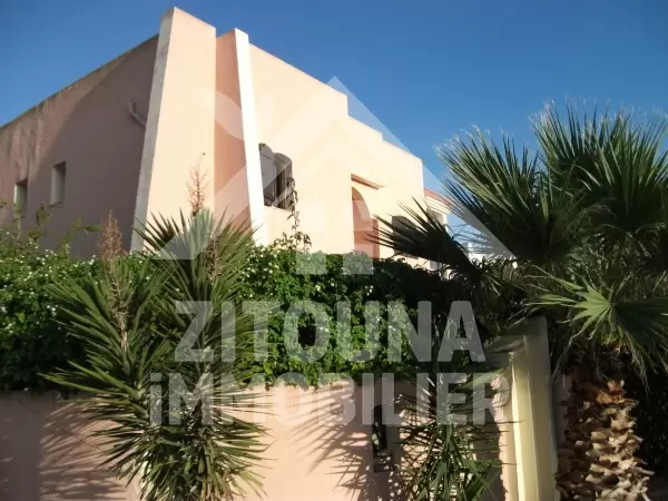 Villa entiérement meublée à Louer à Gammarth