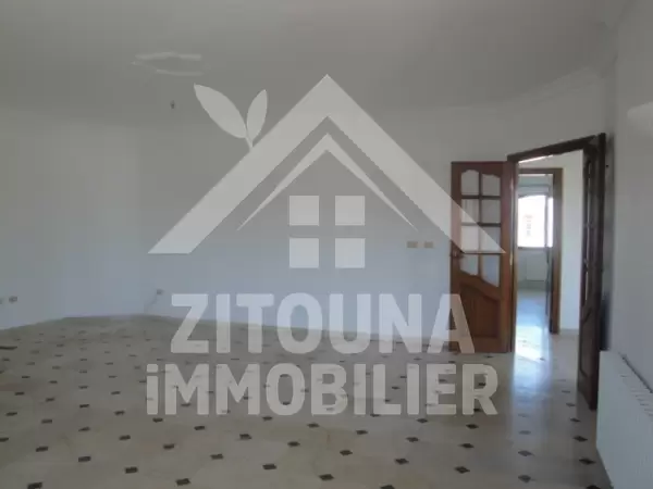 Etage de villa à louer à Marsa Ennassim avec accès piscine