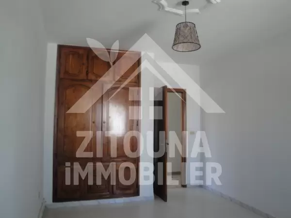 Etage de villa à louer à Marsa Ennassim avec accès piscine