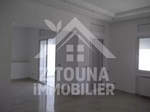 Etage de villa à louer au Jardins de Carthage