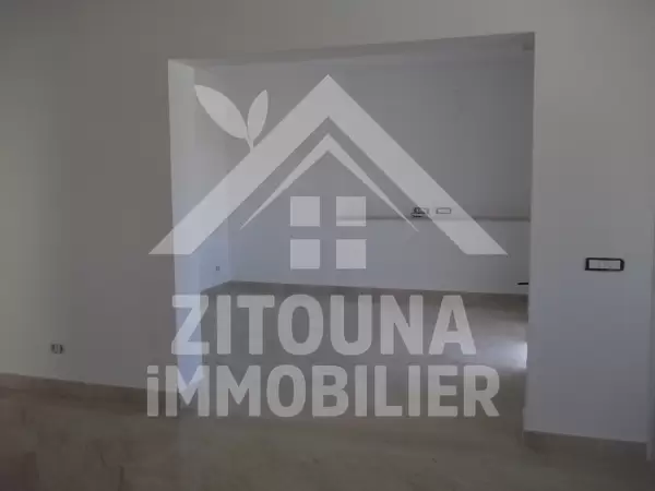 Etage de villa à louer au Jardins de Carthage