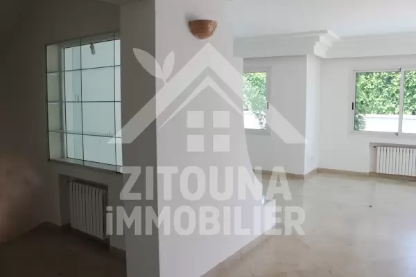 A la Marsa quartier trés primé et résidentiel belle Villa à louer