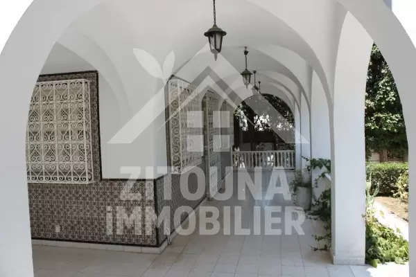 Villa à louer à La Marsa Corniche