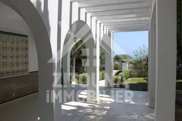 Villa à louer à La Marsa Corniche