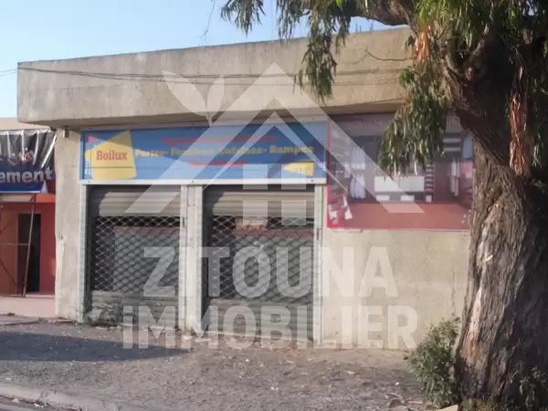 Commerce à vendre à la Soukra