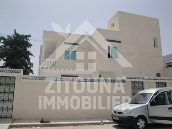 Rez de chaussé de villa àlouer à la Marsa