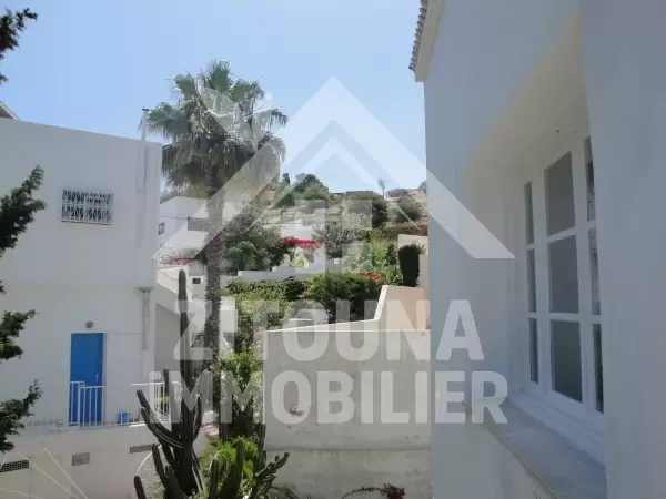Etage de villa à louer à Marsa Cube entrée indépendante