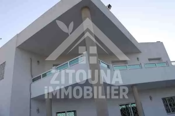 Location d'une belle villa à soukra