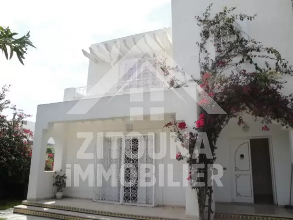 Villa à Louer à la Marsa avec un grand jardin