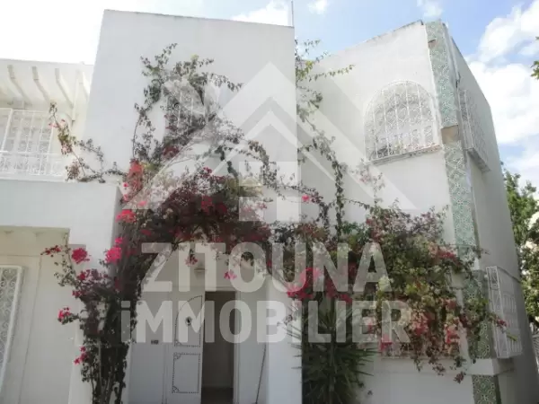 Villa à Louer à la Marsa avec un grand jardin