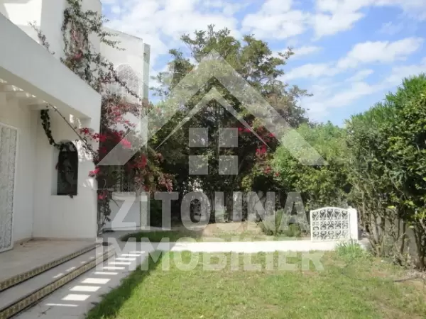 Villa à Louer à la Marsa avec un grand jardin
