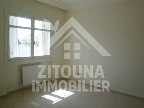 Villa à Louer à la Marsa avec un grand jardin