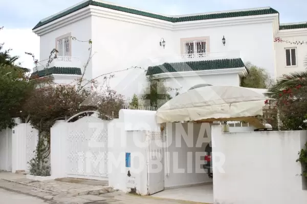 Villa jouit d’une situation idéal