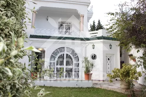 Villa jouit d’une situation idéal