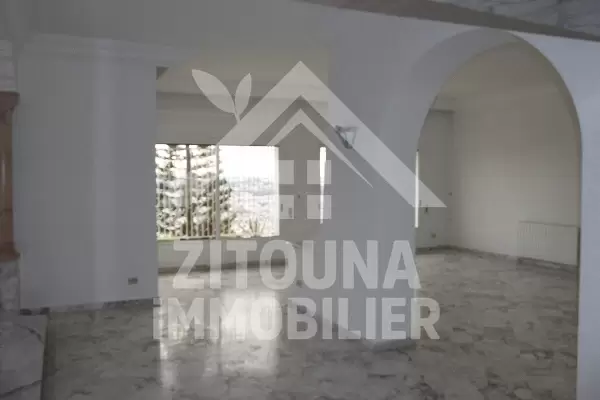 Villa jouit d’une situation idéal