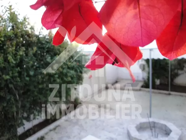 Une villa de charme Bâtie sur un beau terrain arboré d’arbre fruité