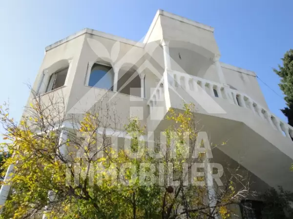 Un étage de villa à la Marsa corniche