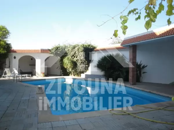 Une belle villa à la marsa cité les pins