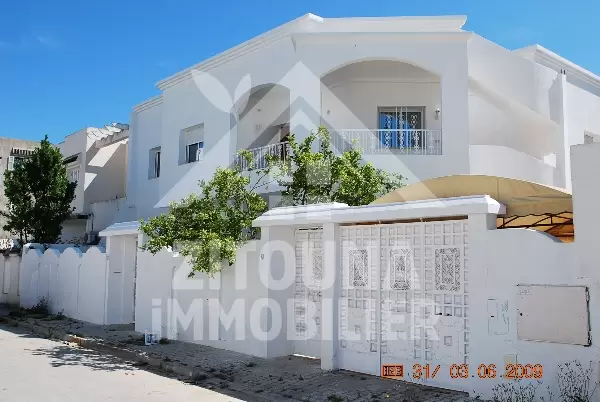 Un étage de villa dans un quartier calme