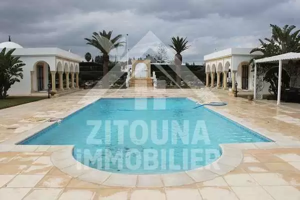 Tres belle demeure ......