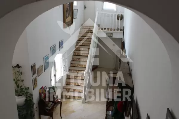 Villa richement meublée