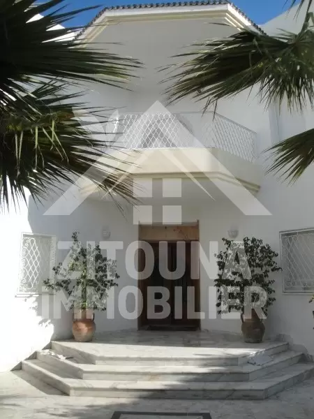 A louer une Villa idéal pour un corps diplomatique aux berges du Lac