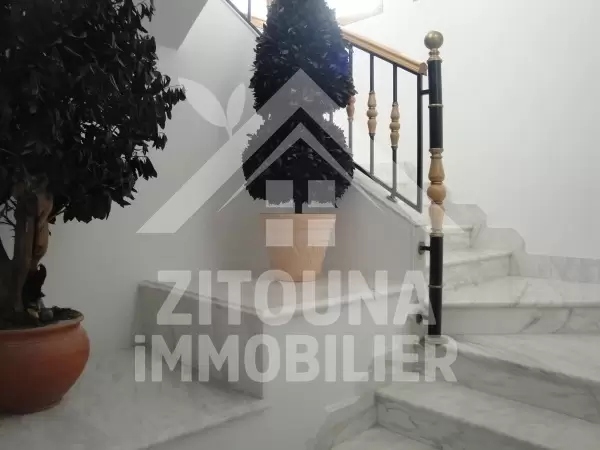 A louer une Villa idéal pour un corps diplomatique aux berges du Lac