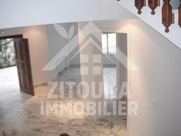 Villa avec piscine à louer