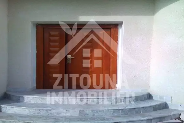 A louer un beau rez de chaussée de villa