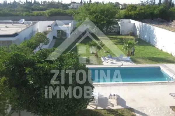 A vendre belle villa à la soukra