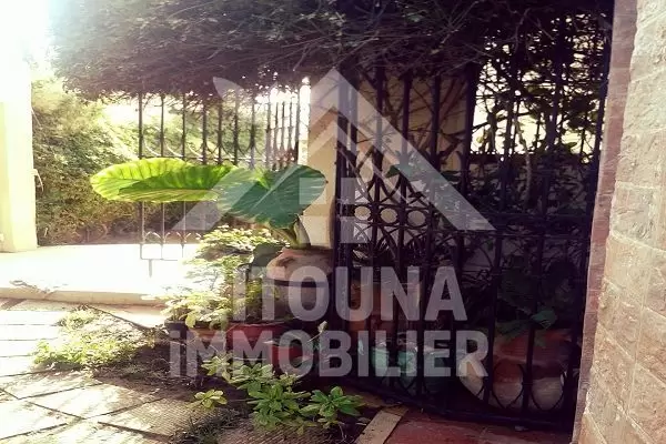 A louer une belle villa à la Soukra