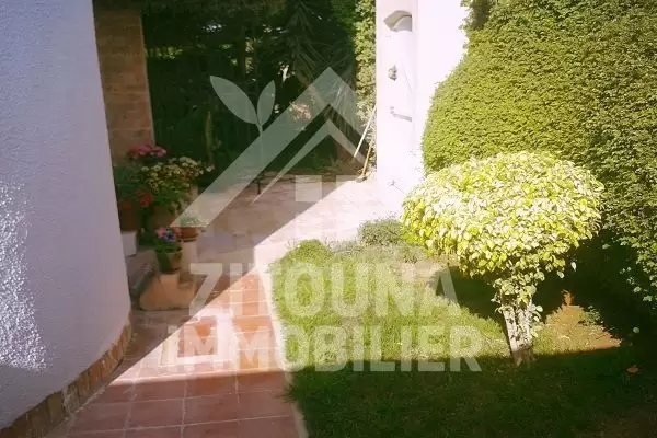 A louer une belle villa à la Soukra