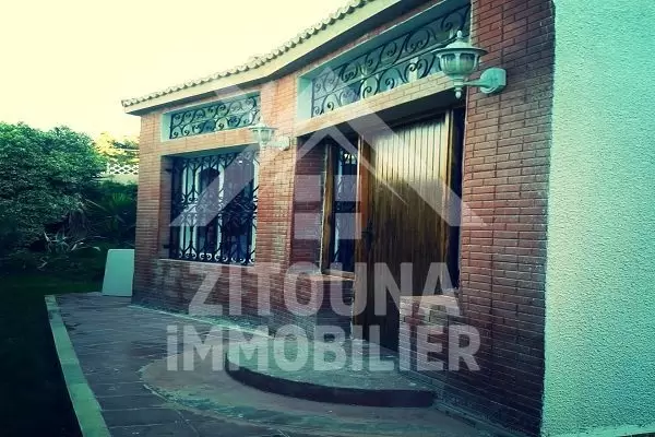 A louer une belle villa à la Soukra