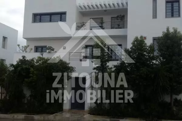 A louer Rez de chaussée de villa